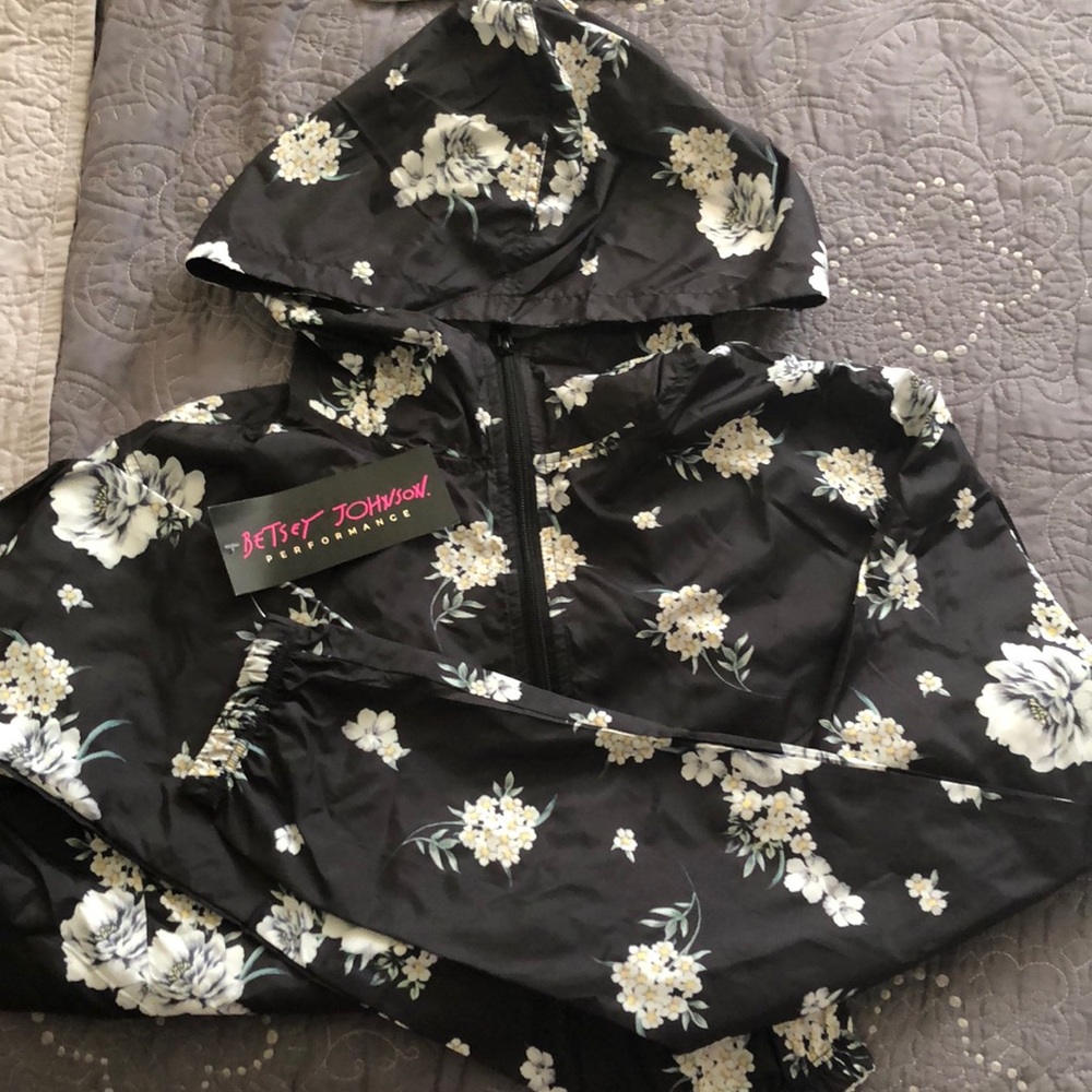 NWT Betsey Johnson Performance Windbreaker